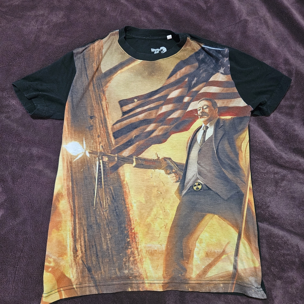 America AF ROOSEVELT Men's Black and Orange Graphic Tee Medium